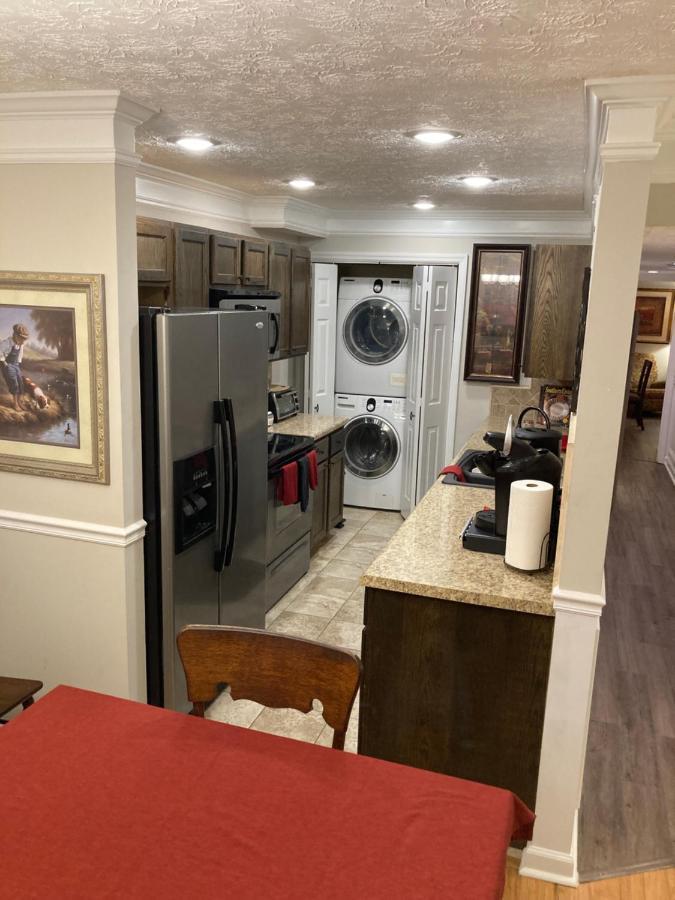 Spacious 3 Bedroom 2 Bath Condo Close To Five-Points In Атенс Экстерьер фото