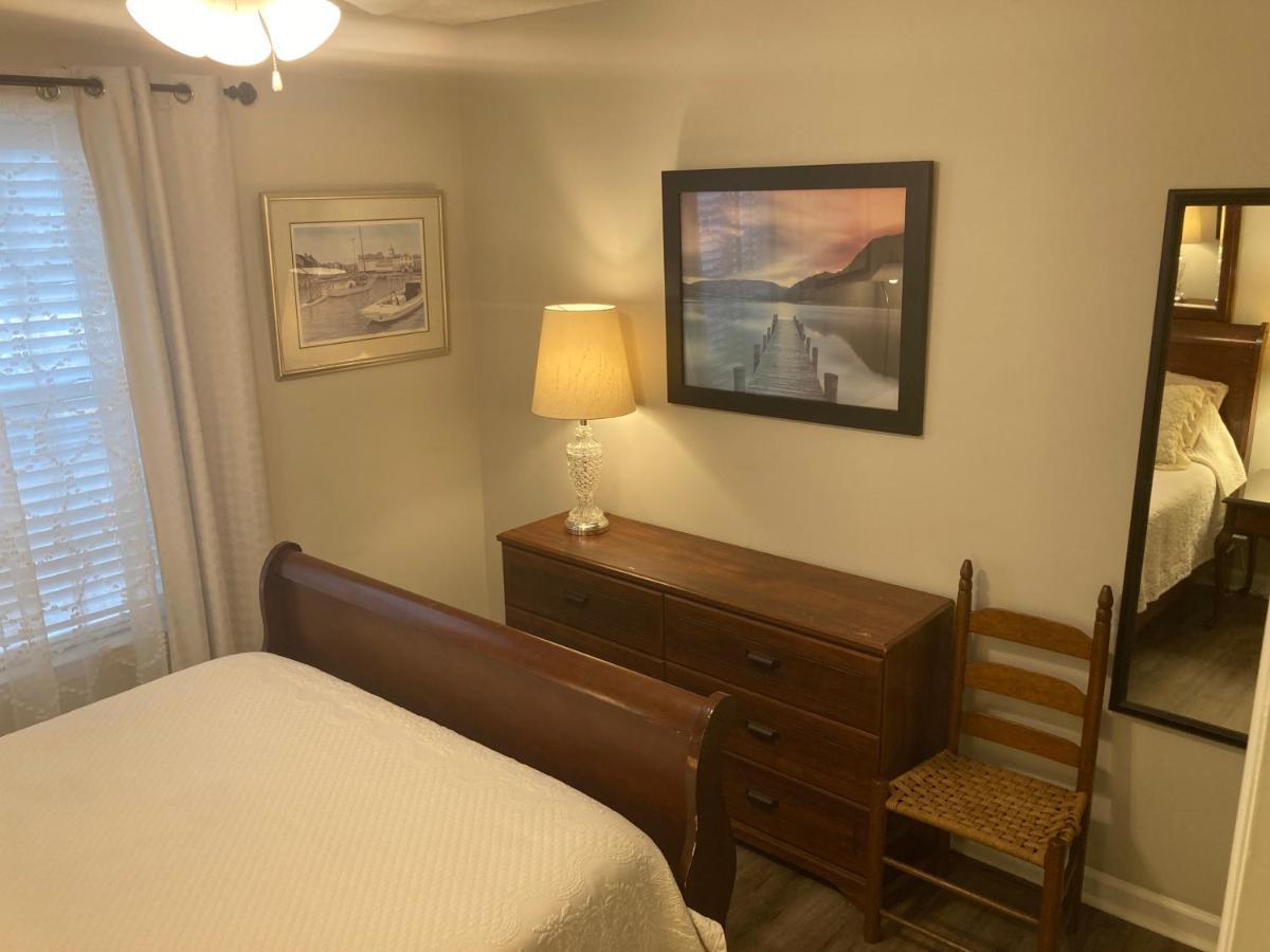 Spacious 3 Bedroom 2 Bath Condo Close To Five-Points In Атенс Экстерьер фото
